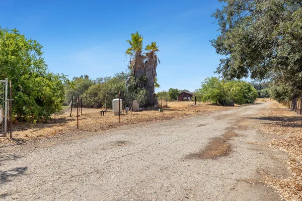 $785,000 | 6589 North De Wolf Avenue, Clovis, CA 93619