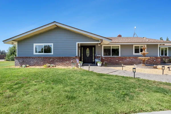 $785,000 | 6589 North De Wolf Avenue, Clovis, CA 93619
