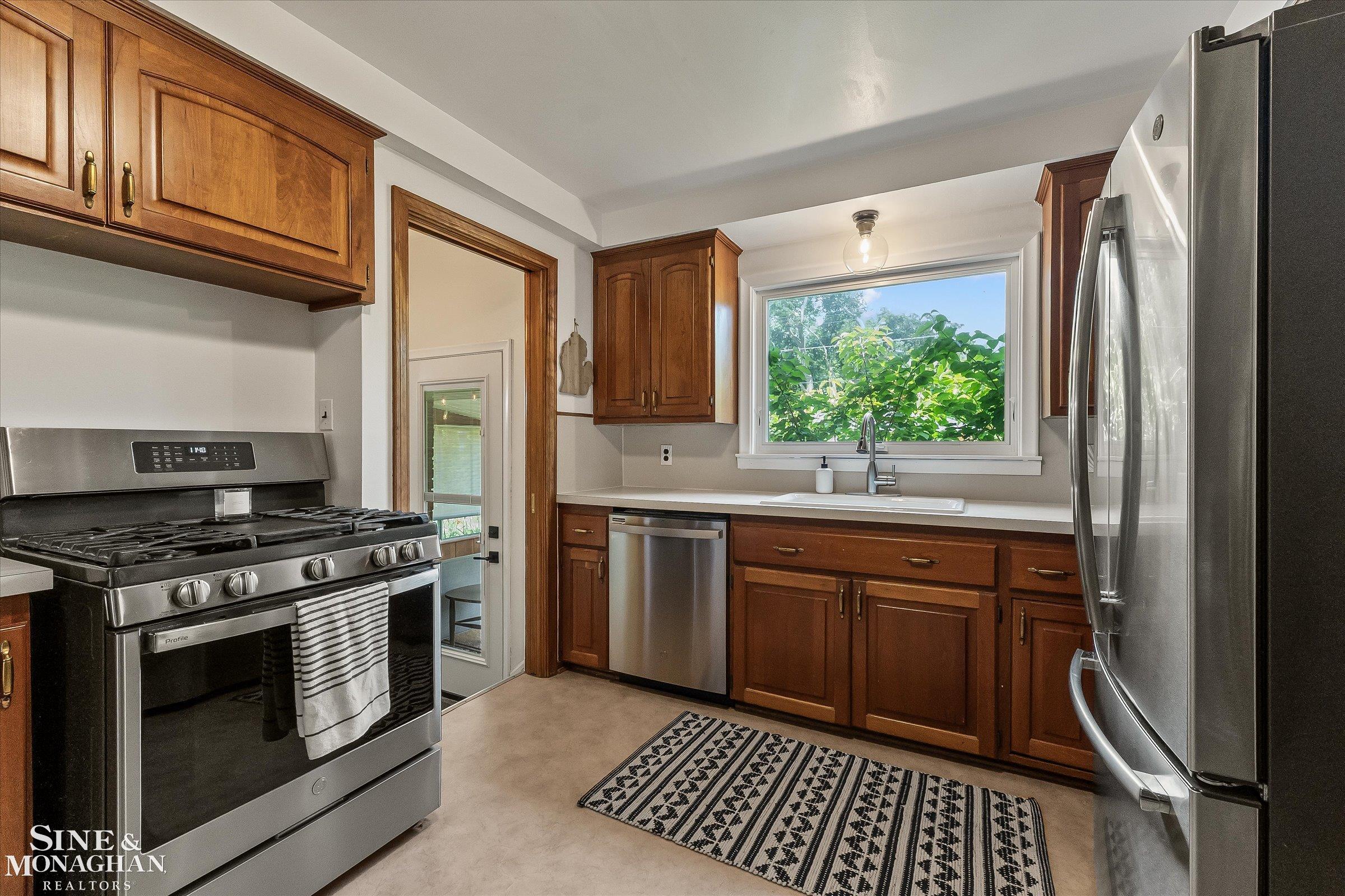 16146 Beverly Road Beverly Hills, MI 48025 - Photo 9 of 36 Gallery Image 9