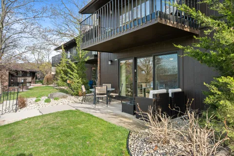 $312,900 | 12 Interlaken Drive, Unit 5, Geneva, WI 53147