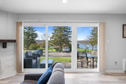 $312,900 | 12 Interlaken Drive, Unit 5, Geneva, WI 53147