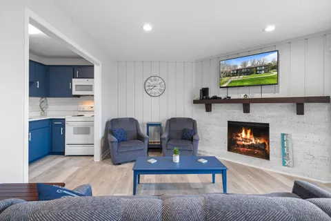 $312,900 | 12 Interlaken Drive, Unit 5, Geneva, WI 53147