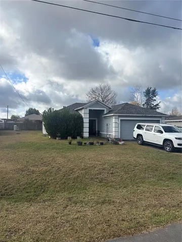 a view of a house with a yard