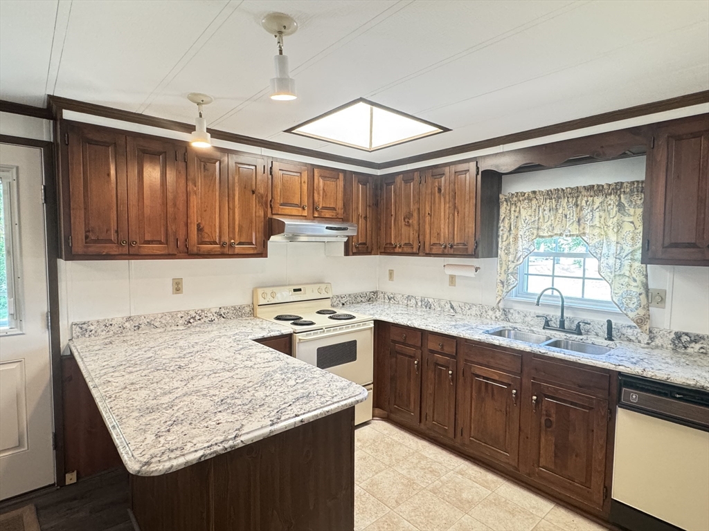 16 Puritan Road Taunton, MA 02780 - Photo 10 of 36 Gallery Image 10