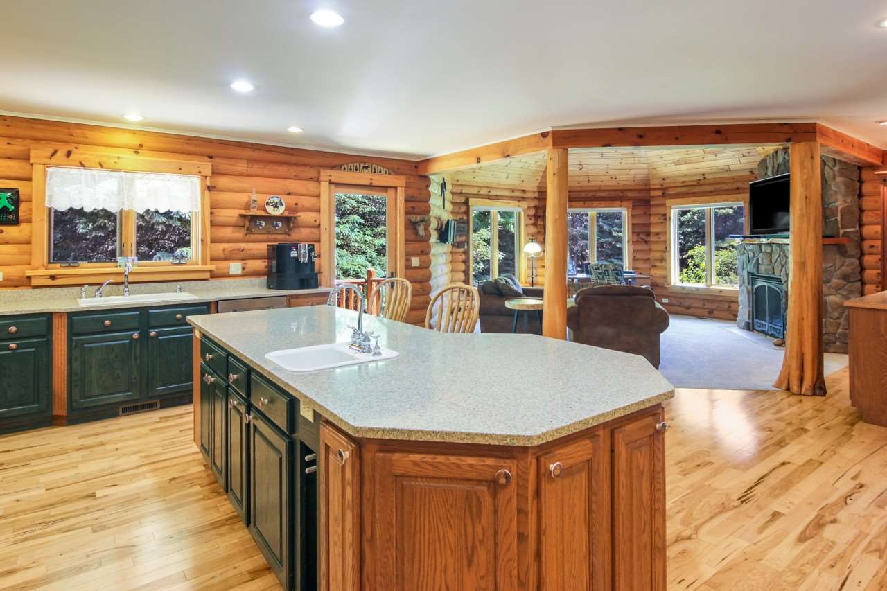13573 South Gallagher Road Traverse City, MI 49684 - Photo 35 of 80 1875946-34.JPG