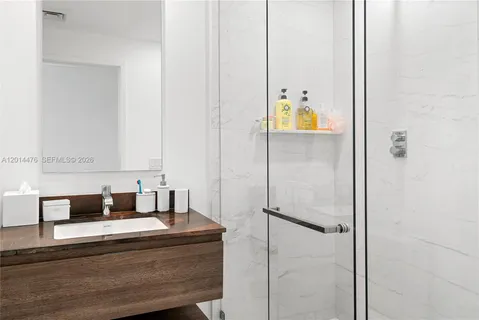 $7,000,000 | 360 Ocean Drive, Unit 1106S, Key Biscayne, FL 33149