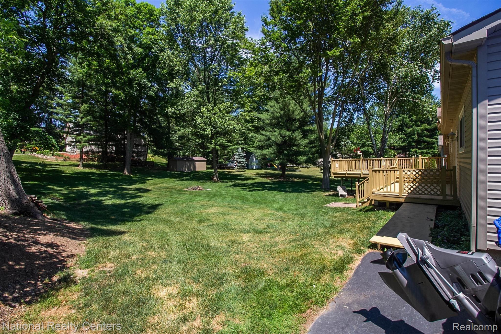 4171 England Beach Road White Lake, MI 48383 - Photo 33 of 41 31.jpg