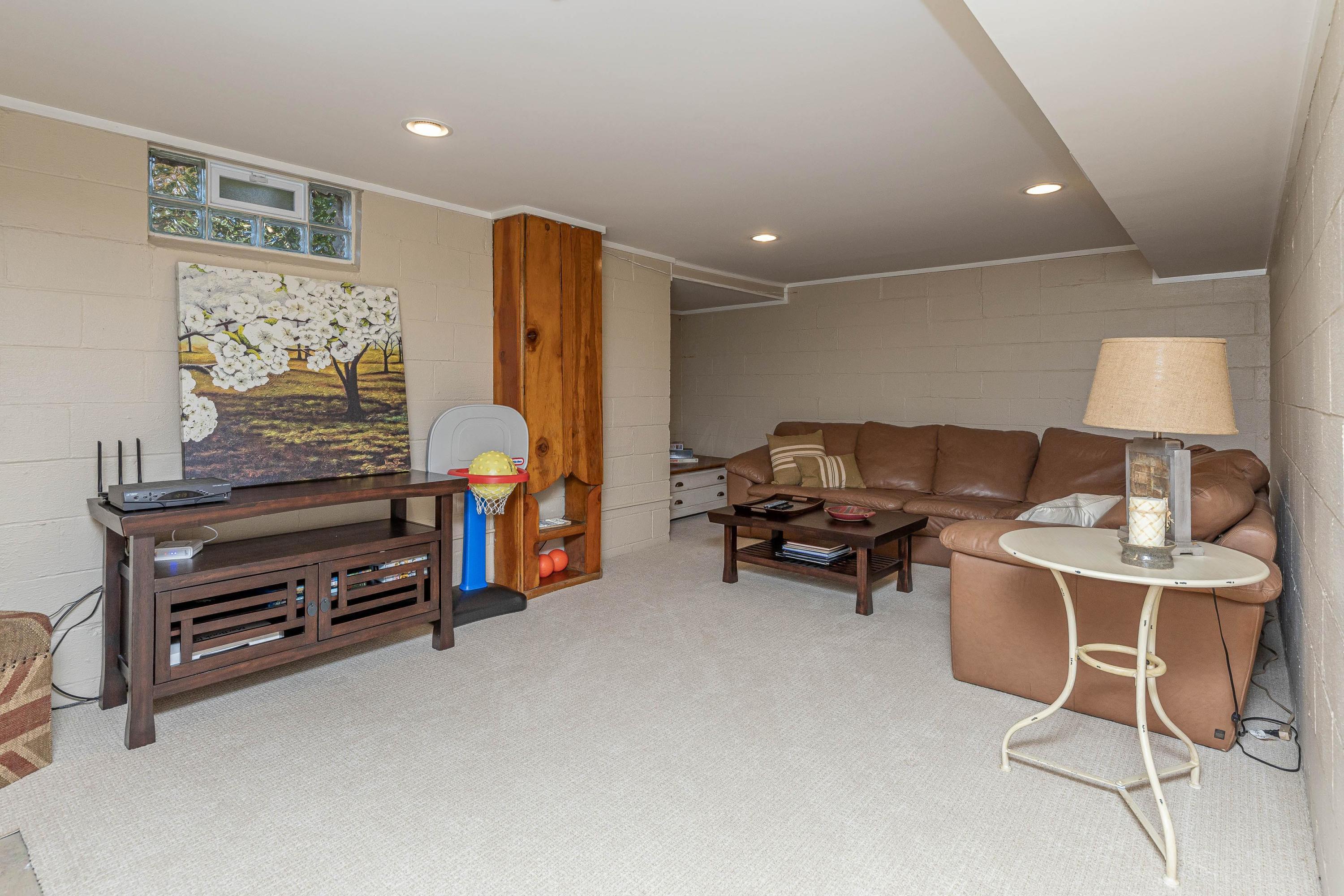 2427 Nottingham Road Columbus, OH 43221 - Photo 22 of 36 Gallery Image 22