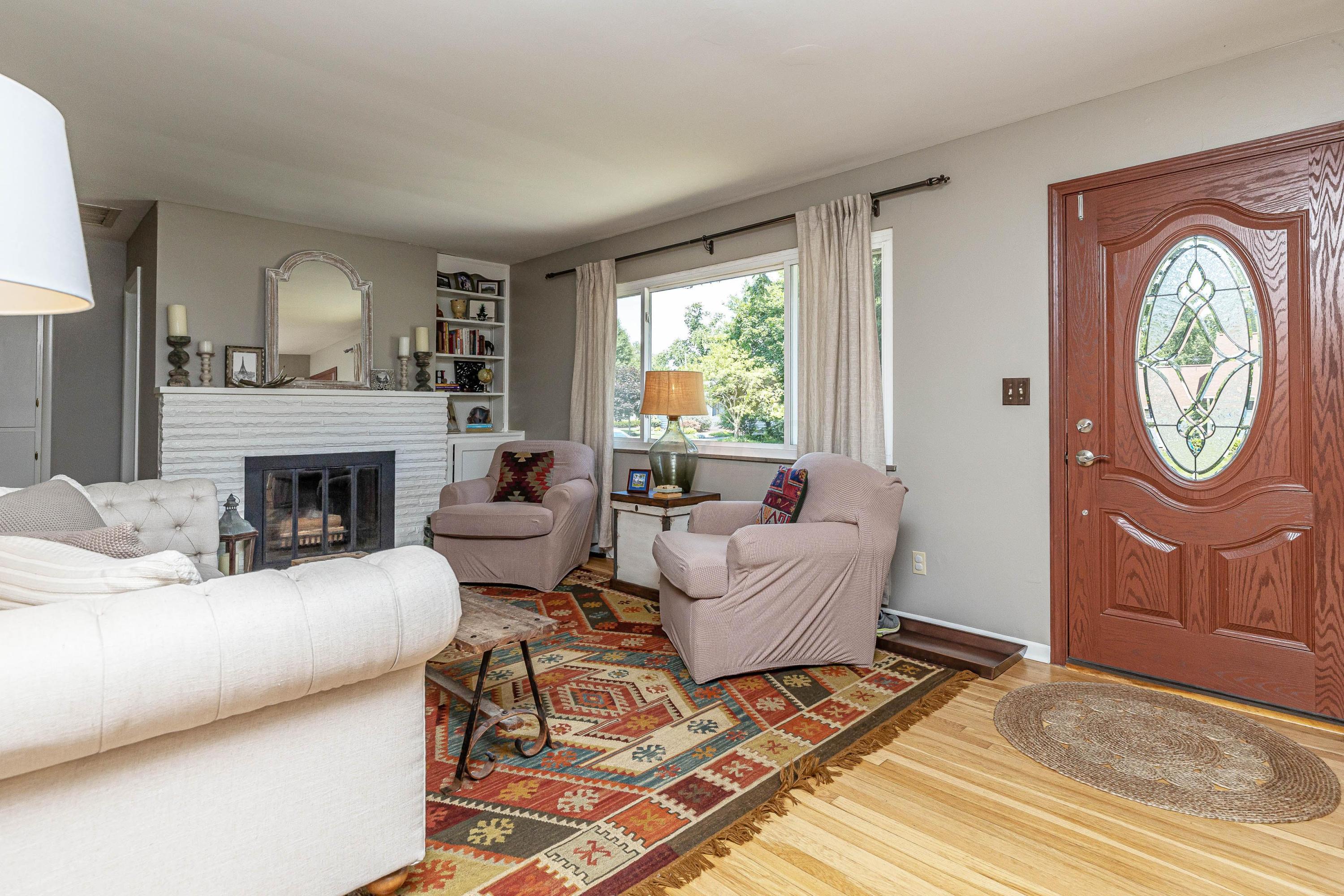 2427 Nottingham Road Columbus, OH 43221 - Photo 3 of 36 Gallery Image 3