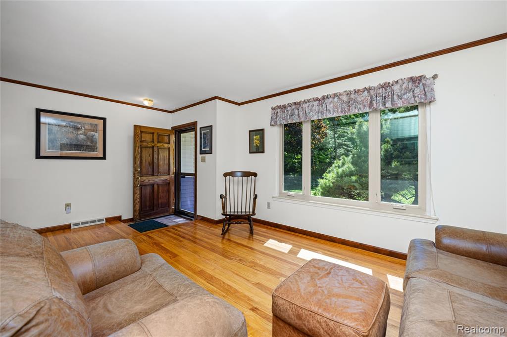 760 Waterbury Road Highland, MI 48356 - Photo 12 of 62