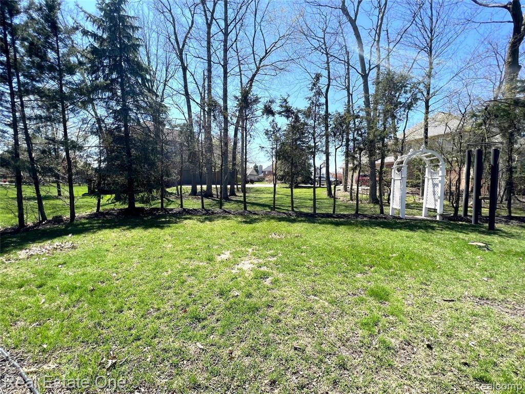 2014 Mapleridge Road Rochester Hills, MI 48309 - Photo 9 of 53