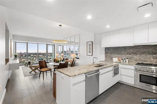 $1,098,000 | 320 Adolphus Avenue, Unit 909, Cliffside Park, NJ 07010