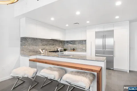 $1,098,000 | 320 Adolphus Avenue, Unit 907, Cliffside Park, NJ 07010