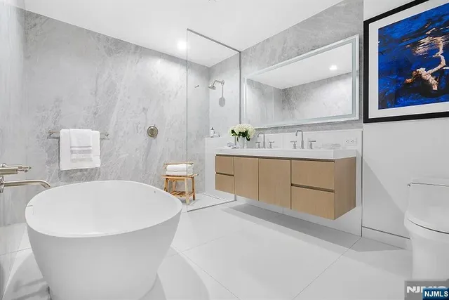 $1,098,000 | 320 Adolphus Avenue, Unit 909, Cliffside Park, NJ 07010