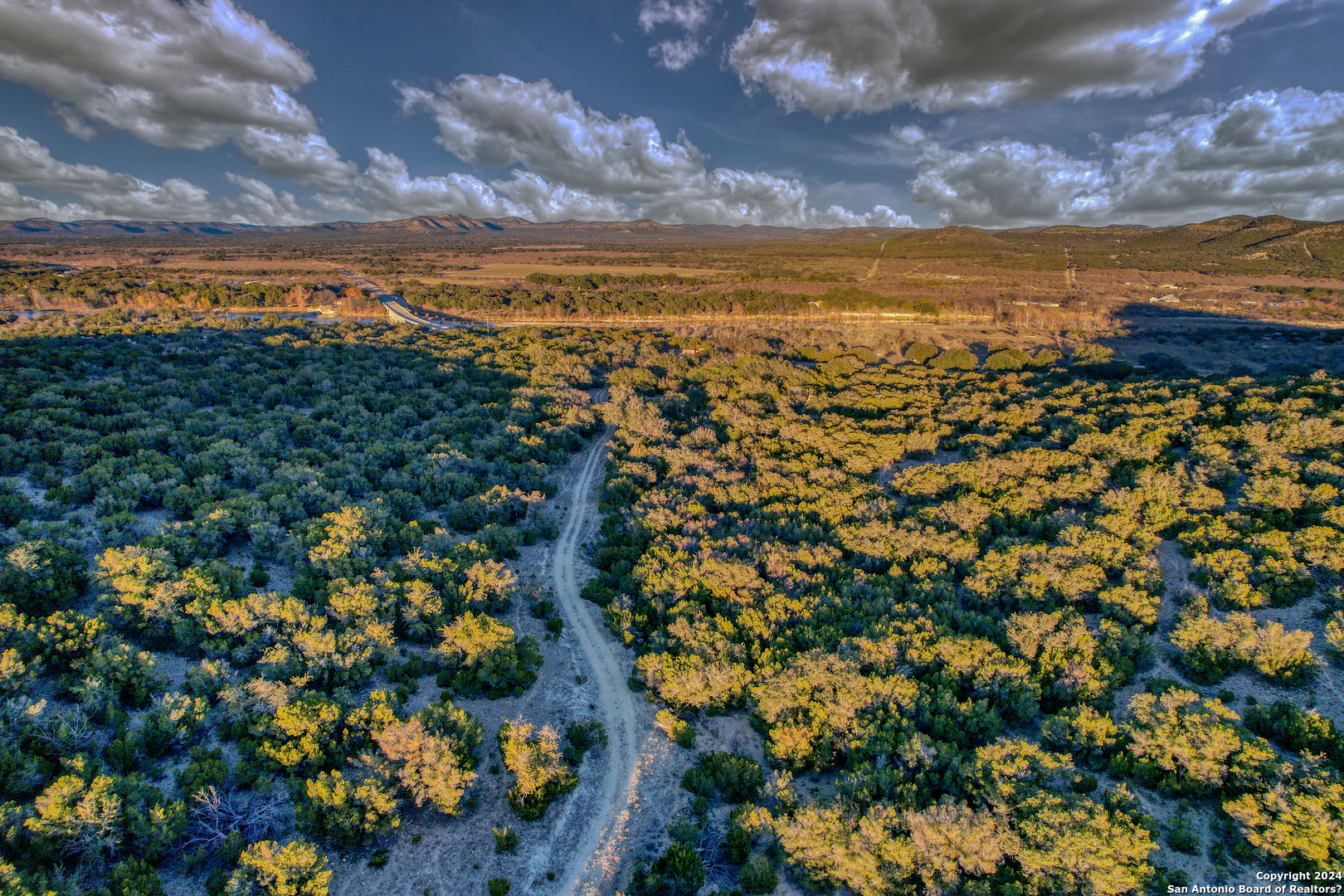 33309 Highway 55 Uvalde, TX 78801 - Photo 7 of 33 a view of city and ocean