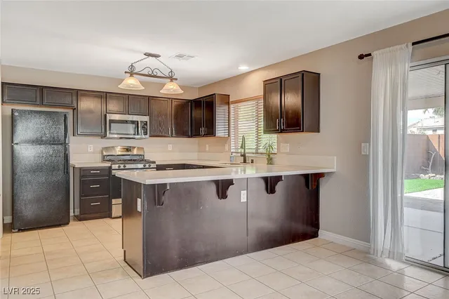 $2,400 | 688 Emerald City Avenue, Las Vegas, NV 89183