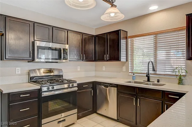 $2,400 | 688 Emerald City Avenue, Las Vegas, NV 89183