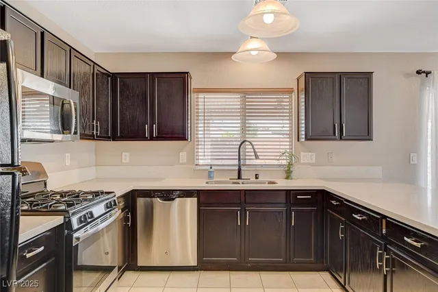 $2,400 | 688 Emerald City Avenue, Las Vegas, NV 89183