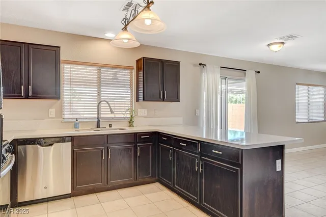 $2,400 | 688 Emerald City Avenue, Las Vegas, NV 89183