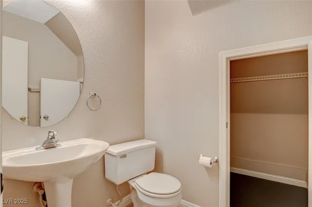 $2,400 | 688 Emerald City Avenue, Las Vegas, NV 89183