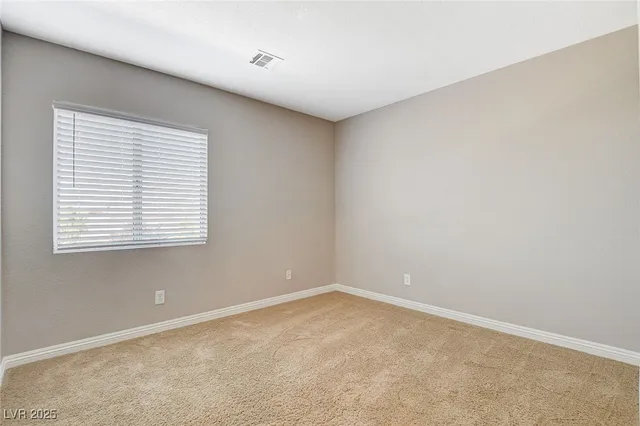 $2,400 | 688 Emerald City Avenue, Las Vegas, NV 89183