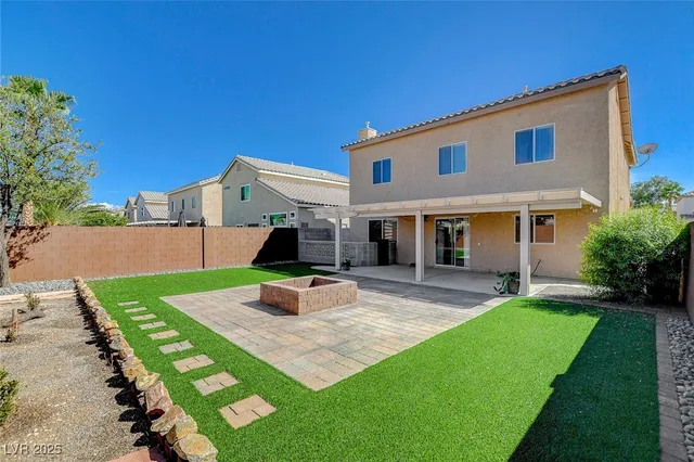 $2,400 | 688 Emerald City Avenue, Las Vegas, NV 89183