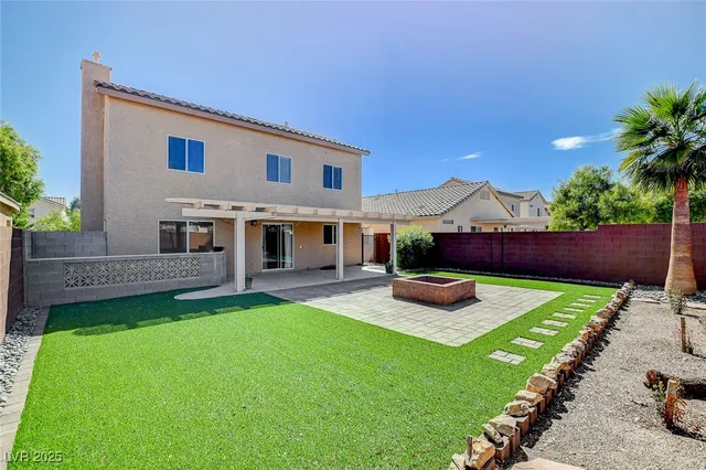 $2,400 | 688 Emerald City Avenue, Las Vegas, NV 89183