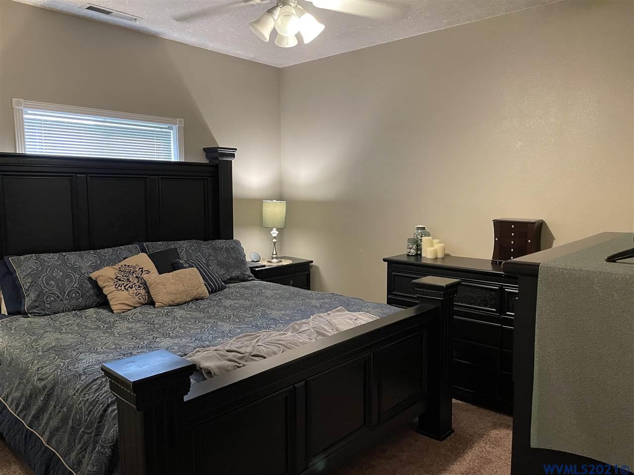 979 Rupp Avenue Northeast Keizer, OR 97303 - Photo 15 of 24 Gallery Image 15