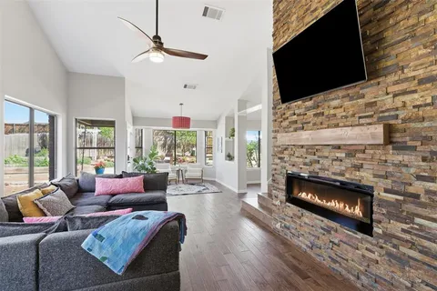 $450,000 | 1012 Colony Street, Flower Mound, TX 75028