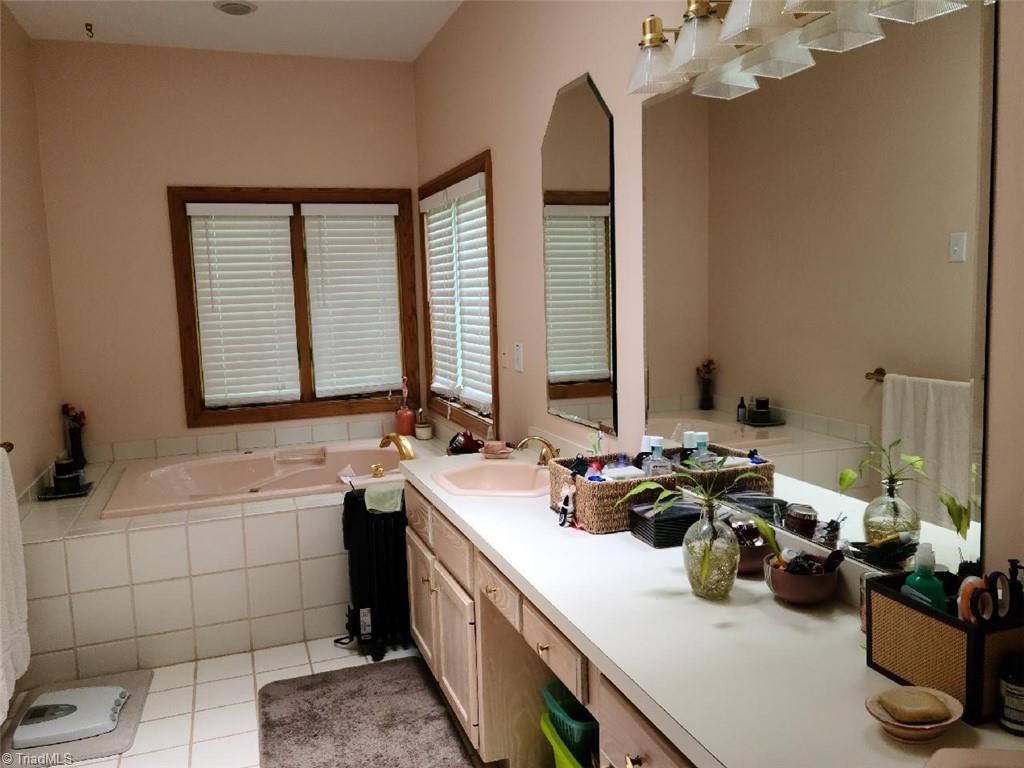 2517 Lakes Edge Point High Point, NC 27265 - Photo 16 of 29 Gallery Image 16