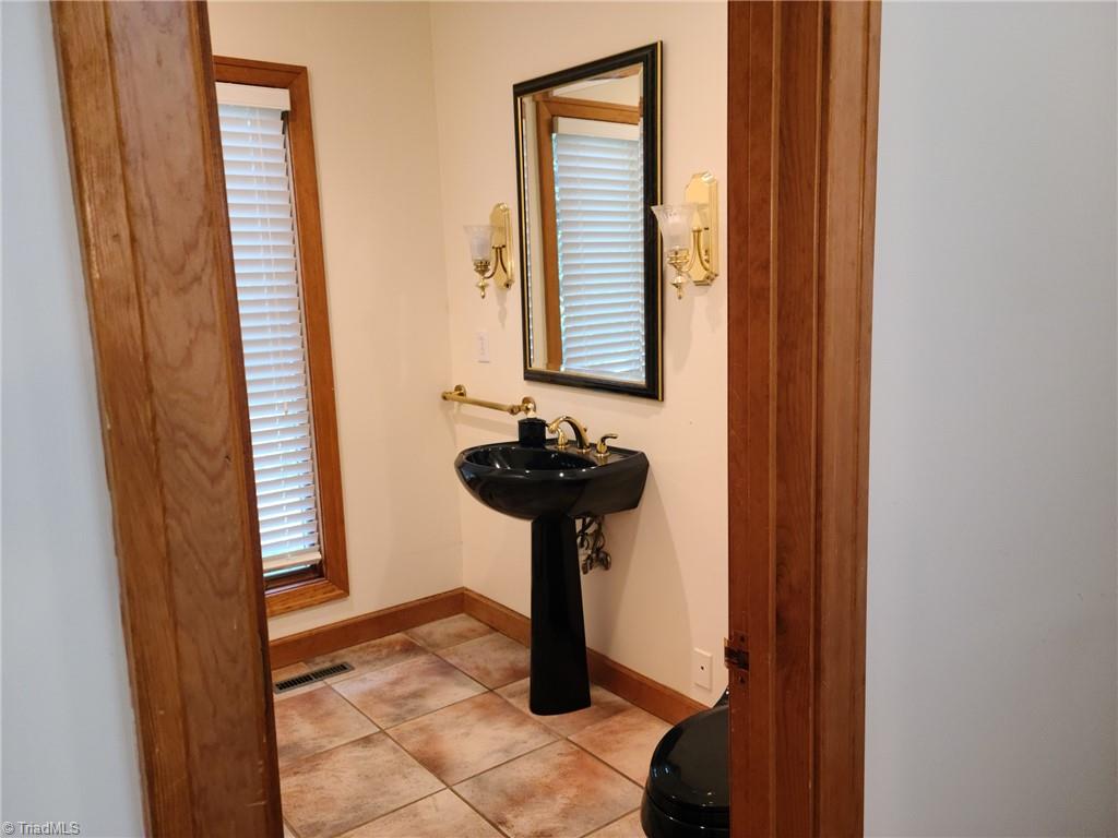 2517 Lakes Edge Point High Point, NC 27265 - Photo 23 of 29 Gallery Image 23
