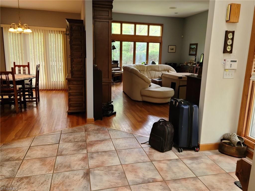 2517 Lakes Edge Point High Point, NC 27265 - Photo 9 of 29 Gallery Image 9