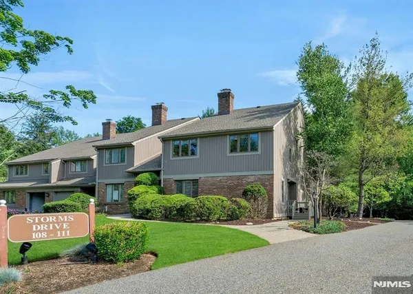 $869,900 | 111 Storms Drive, Mahwah, NJ 07430