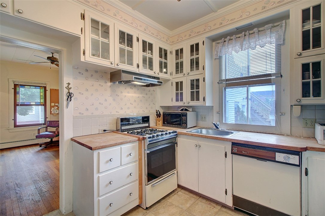 12 Howard Street Newport, RI 02840 - Photo 12 of 28