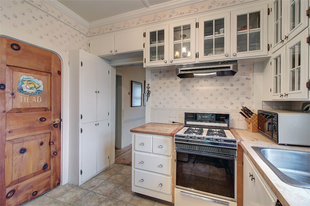 12 Howard Street Newport, RI 02840 - Photo 13 of 28