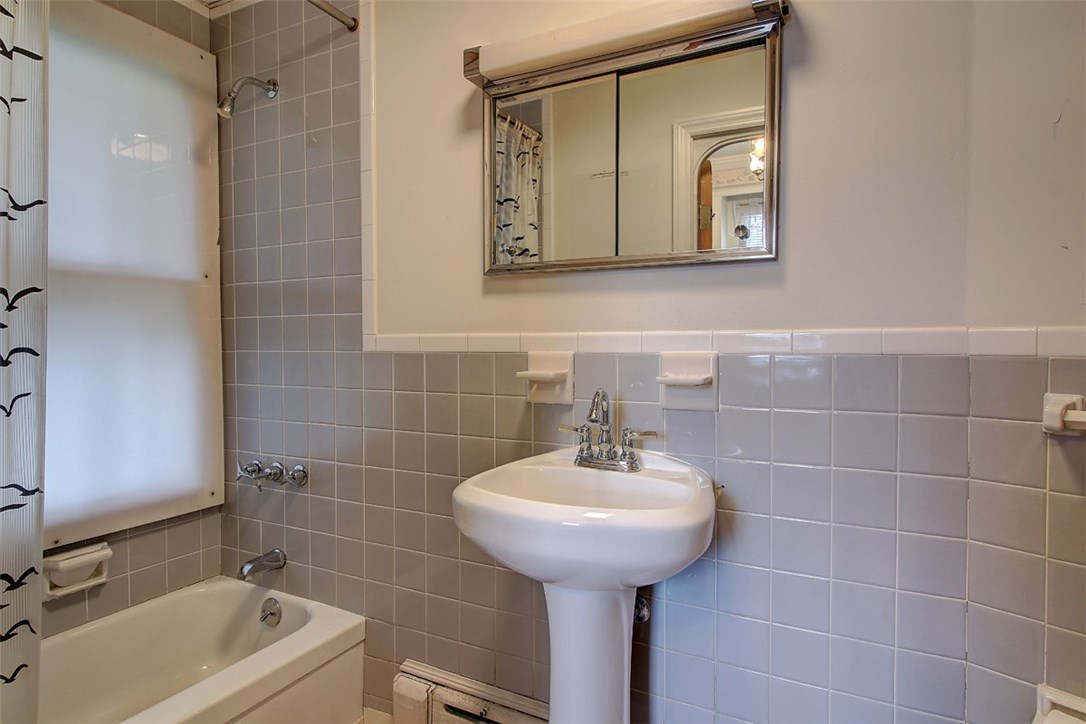 12 Howard Street Newport, RI 02840 - Photo 14 of 28