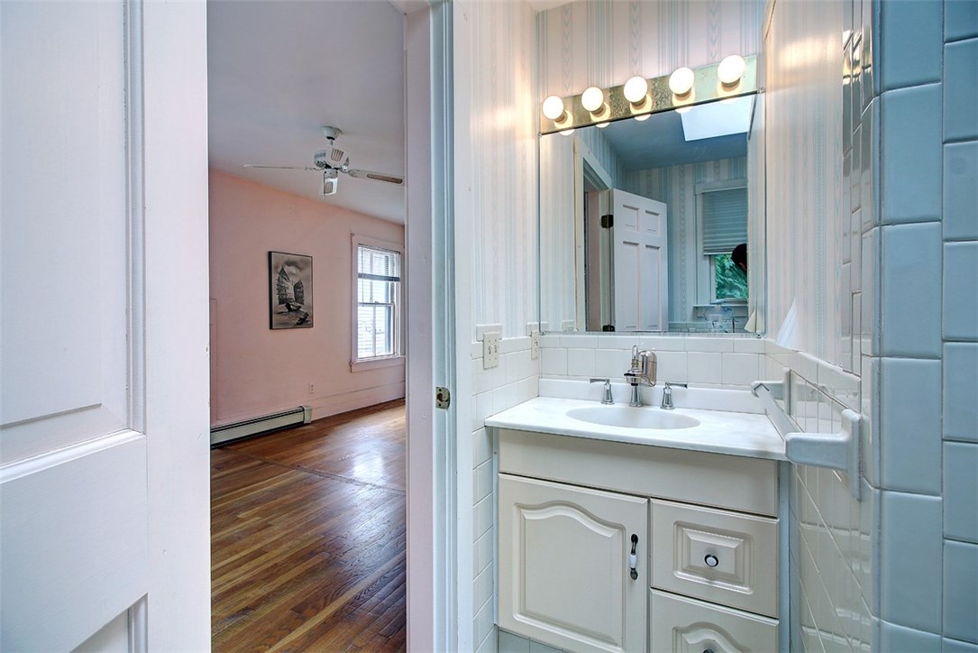 12 Howard Street Newport, RI 02840 - Photo 19 of 28