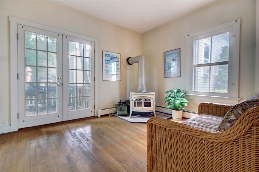 12 Howard Street Newport, RI 02840 - Photo 3 of 28