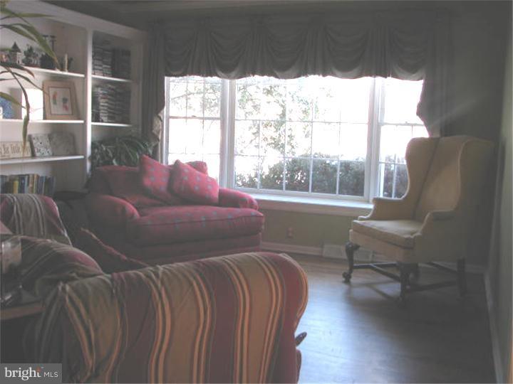 113 Ridgeview Lane Doylestown, PA 18901 - Photo 7 of 24 Living Room