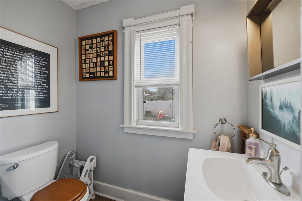 9 Hamilton Street Clinton, MA 01510 - Photo 18 of 32