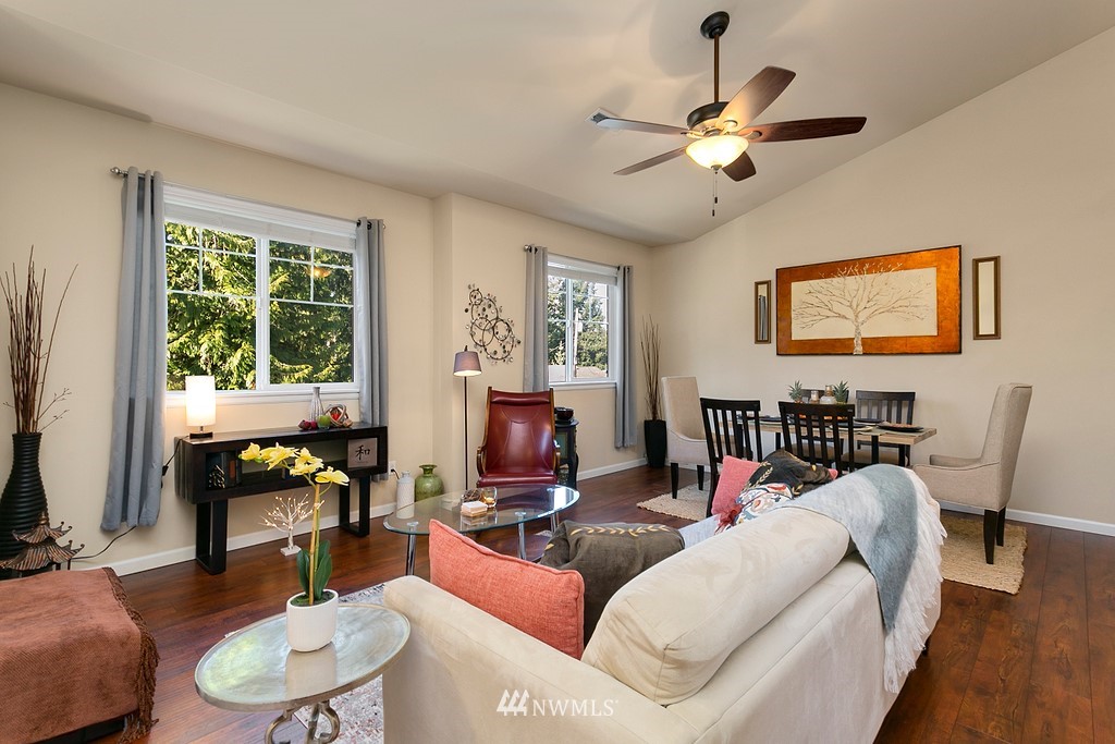 1820 Pierce Avenue Northeast Renton, WA 98056 - Photo 3 of 28 Gallery Image 3