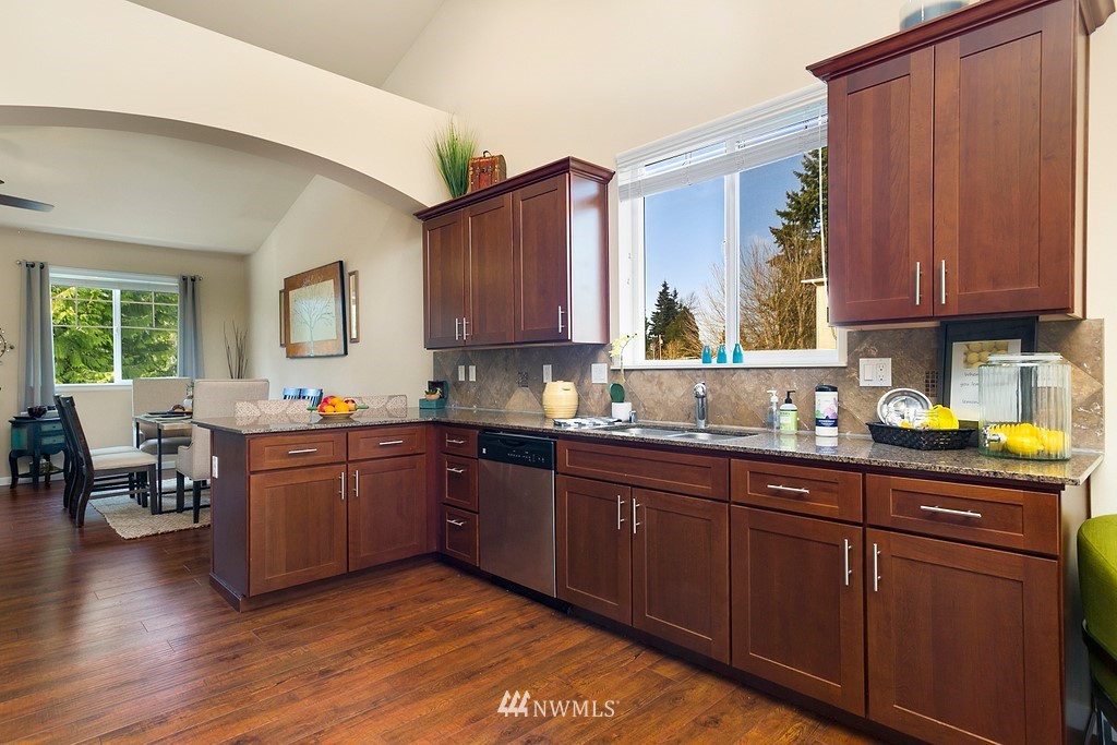 1820 Pierce Avenue Northeast Renton, WA 98056 - Photo 5 of 28 Gallery Image 5