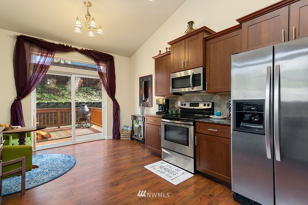 1820 Pierce Avenue Northeast Renton, WA 98056 - Photo 6 of 28 Gallery Image 6
