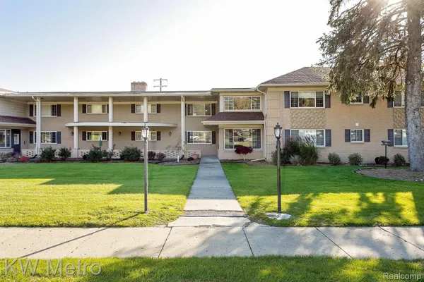 $1,300 | 2377 Walton Blvd., Unit 11, Rochester, MI 48309