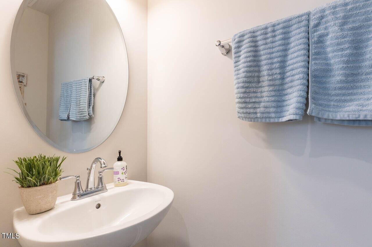 4911 Crossley Street Raleigh, NC 27616 - Photo 9 of 30 009-1280x960-half-bath