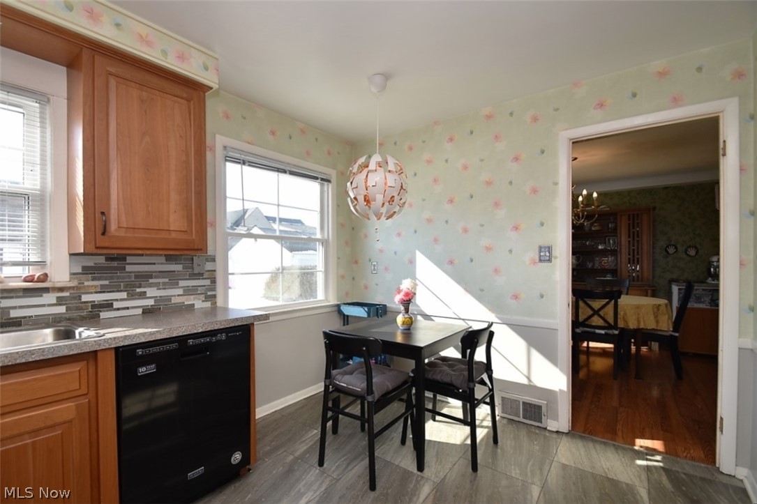 3690 Shannon Road Cleveland Heights, OH 44118 - Photo 12 of 23