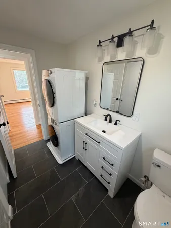 $2,500 | 163 Collins Street, Unit 2, New Britain, CT 06051