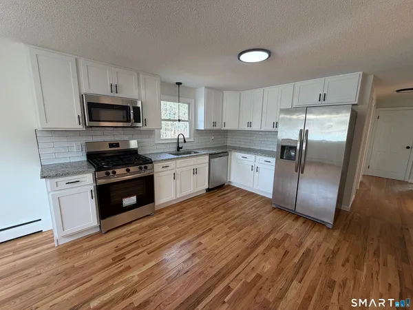 $2,500 | 163 Collins Street, Unit 2, New Britain, CT 06051