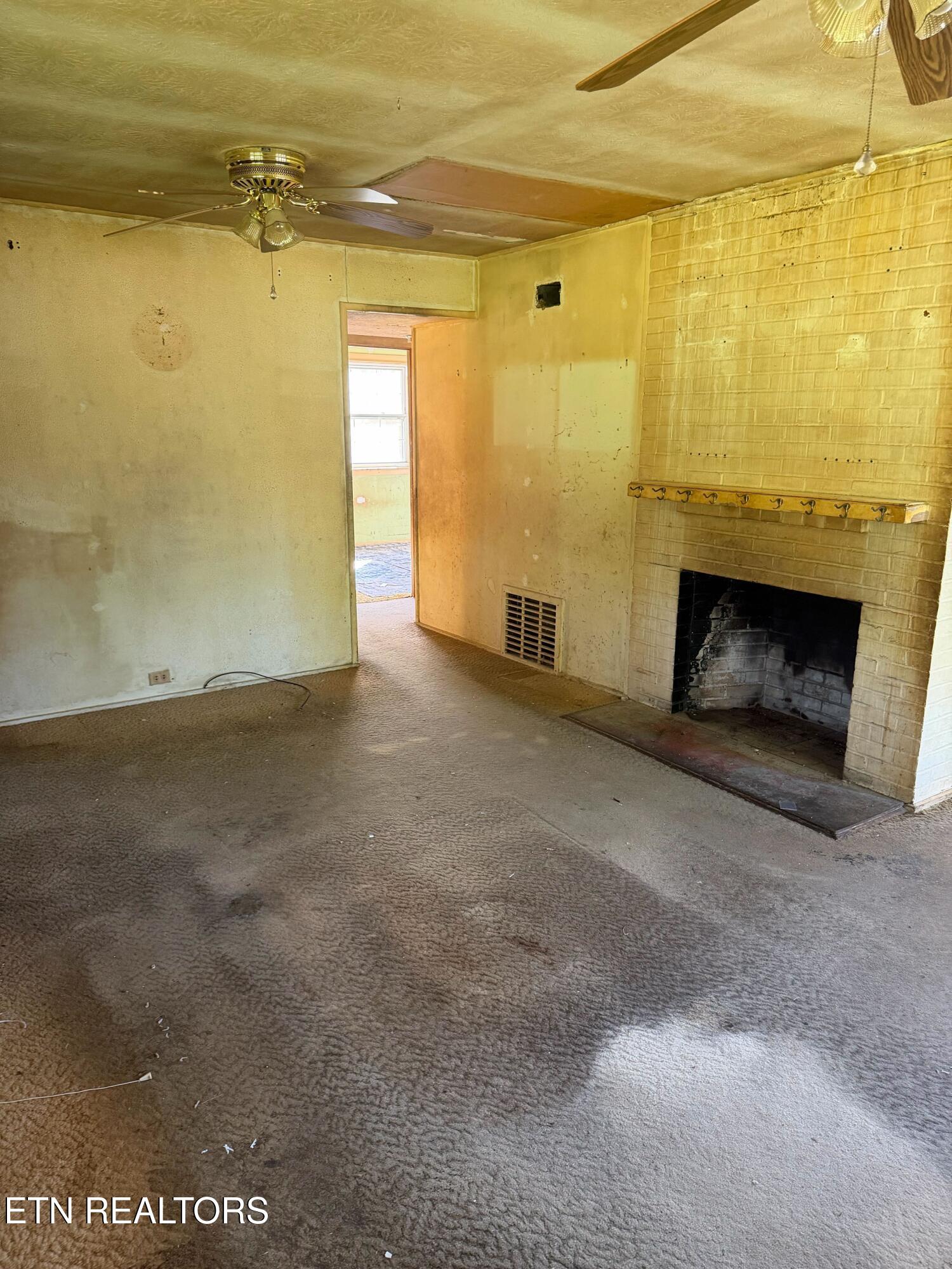 105 East Maiden Lane Oak Ridge, TN 37830 - Photo 3 of 10 IMG_1110