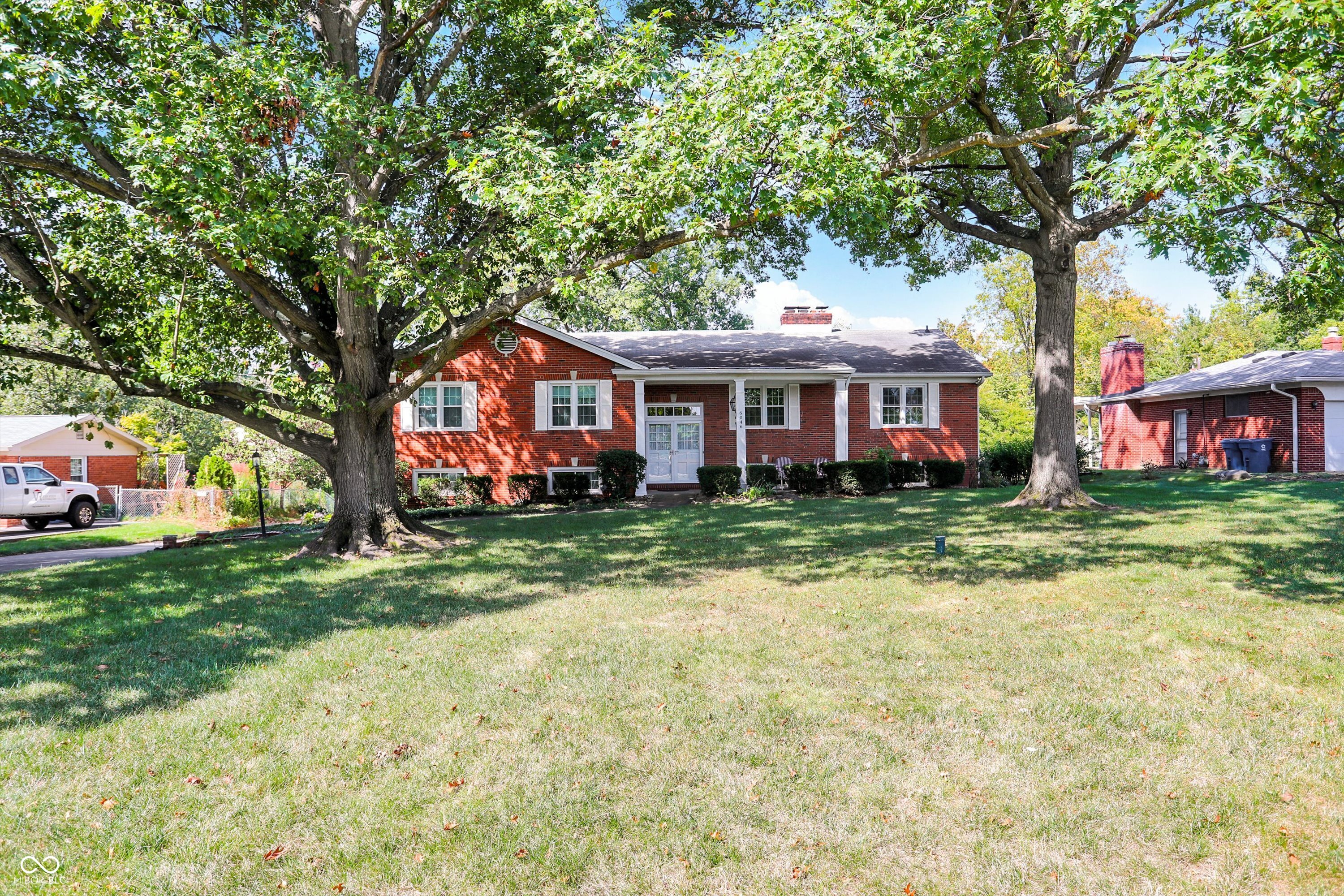 6046 Andover Road Indianapolis, IN 46220 - Photo 4 of 94